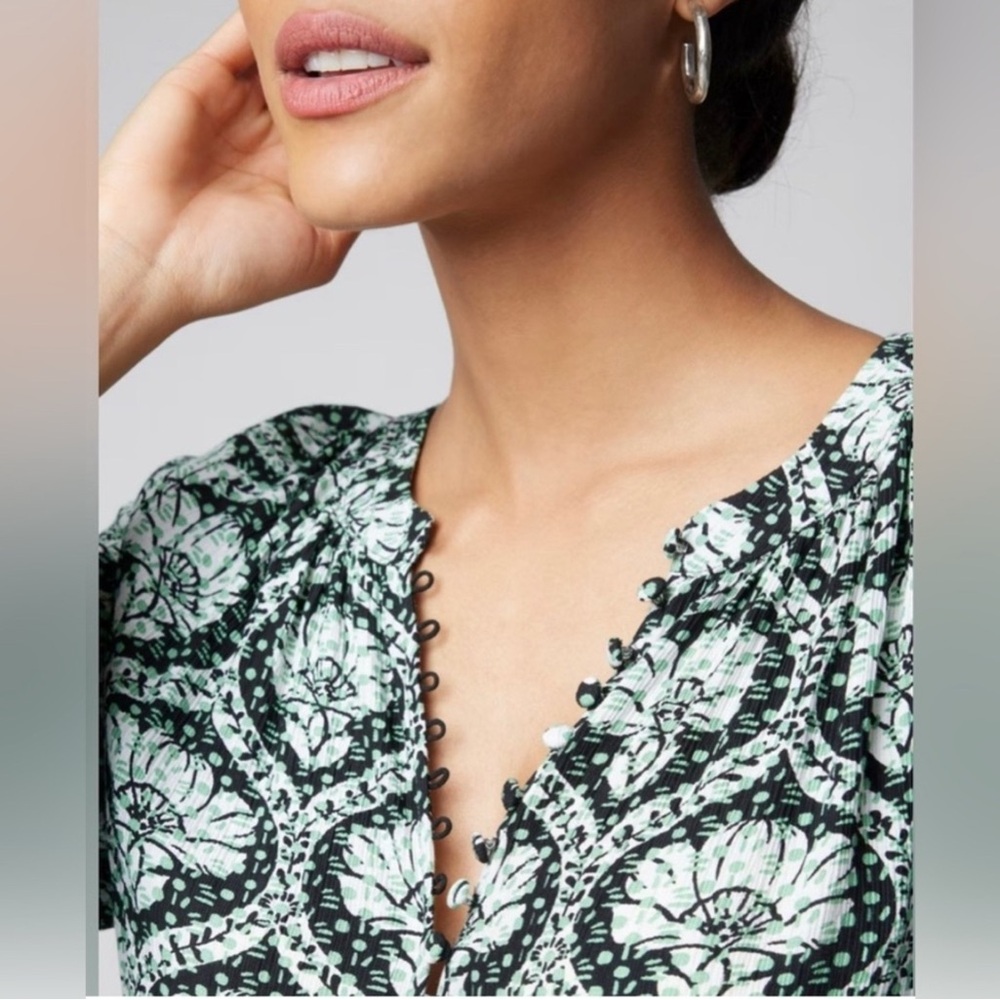 White House Black Market Crinkle Blouse - Picture 4 of 15